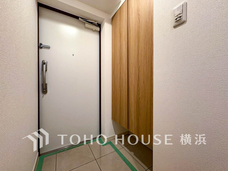 居住者の帰り、訪れる方を優しく迎え、やすらぎに満ちた生活空間を予感させる。健やかな暮らしを楽しめそう。
