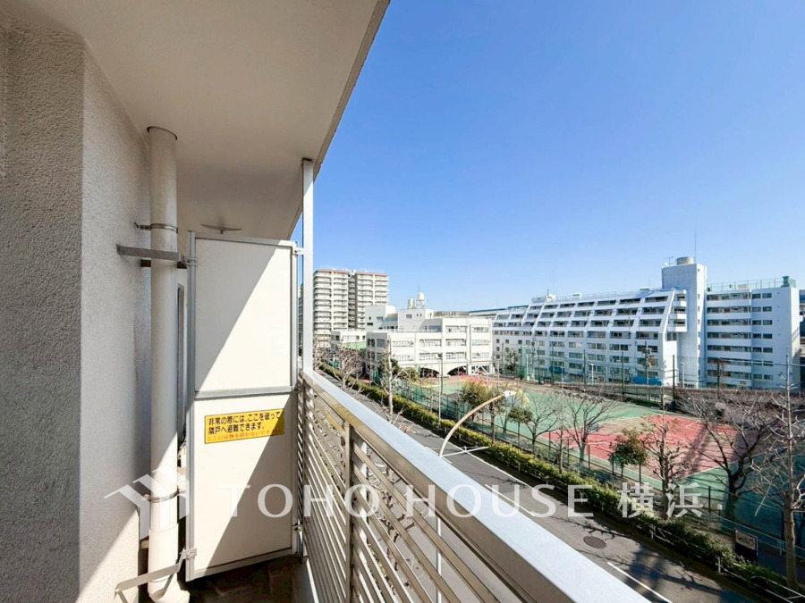 この開放感ある眺望と共に閑静な住宅街の季節感を演出する四季折々の変化を楽しめる心地よい場所となることでしょう。