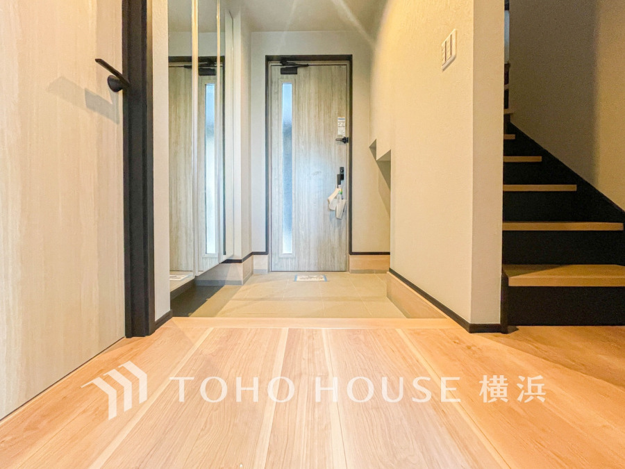 居住者の帰り、訪れる方を優しく迎え、やすらぎに満ちた生活空間を予感させる。健やかな暮らしを楽しめそう。