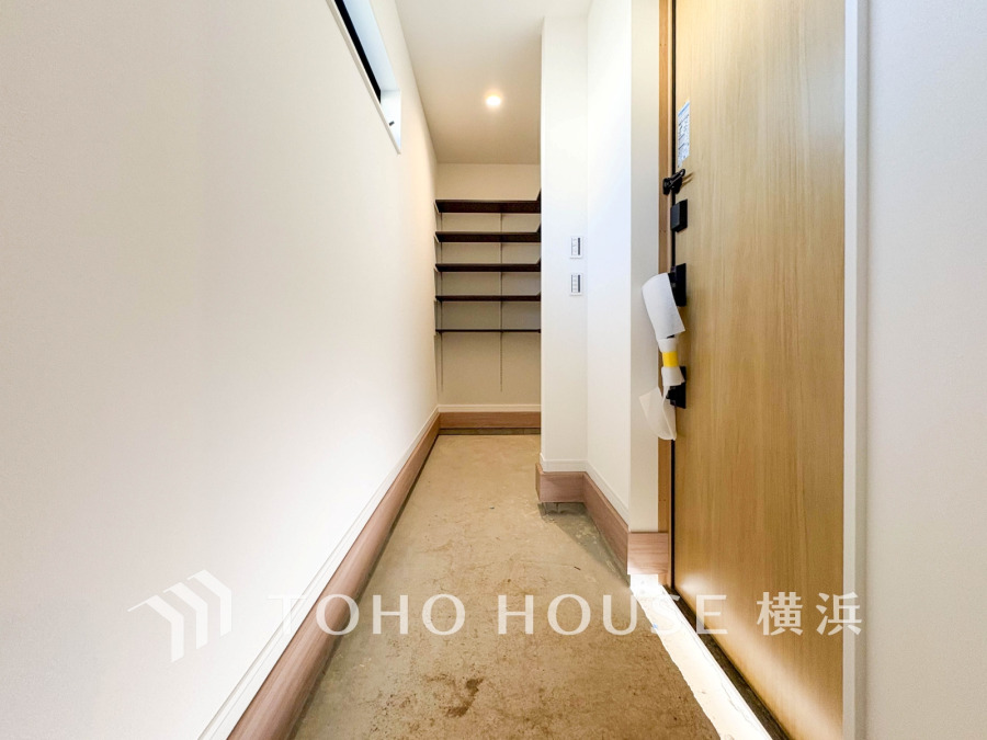 居住者の帰り、訪れる方を優しく迎え、やすらぎに満ちた生活空間を予感させる。健やかな暮らしを楽しめそう。