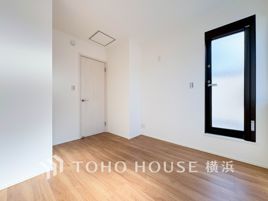 採光もアクセントの一つとして。プライベートルームにはやさしい光が射し込んでいて、この明るい好みの空間で読書をしたり、音楽を聞いたりと一人の時間も充実したものにできます。