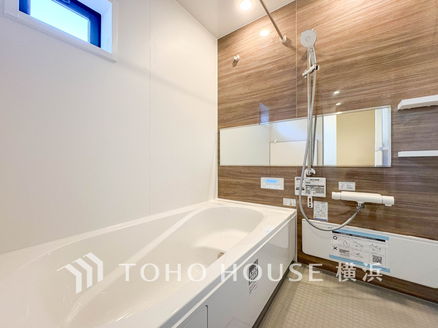 掃除のしやすさ・収納の便利さなど、おふろを使う人、お手入れする人、みんなにとっての「しあわせ性能」を追求したバスルームを採用いたしました。