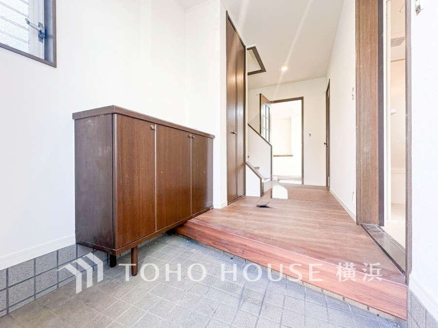 清潔感溢れる玄関がお出迎えする本邸宅の物語は、ここから始まる日常を期待させます。この場所には「希望」と「優越」で包み込んでくれる「特別」な空間があります。