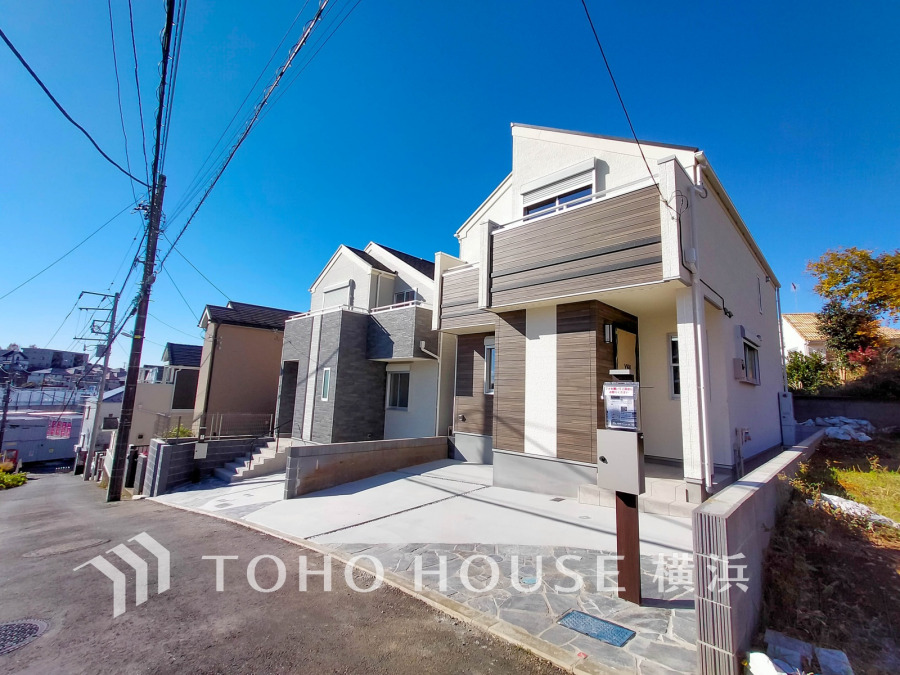 風を感じ青い空から太陽の恵みを感じる温もり溢れる佇まい。住む人を映し出す洗練された佇まいは、いつまでも輝き続けながらいつしか街の風景に溶け込んでいきます。