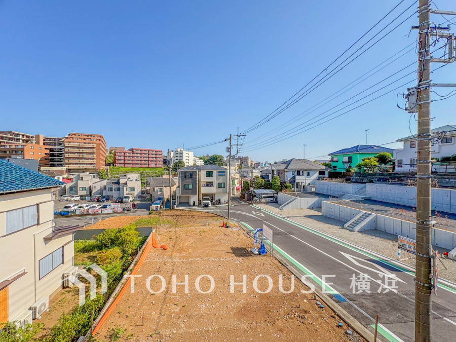のびやかな眺望の広がる住環境。低層住宅が広がる街並みは、心地よい開放感が漂っています。