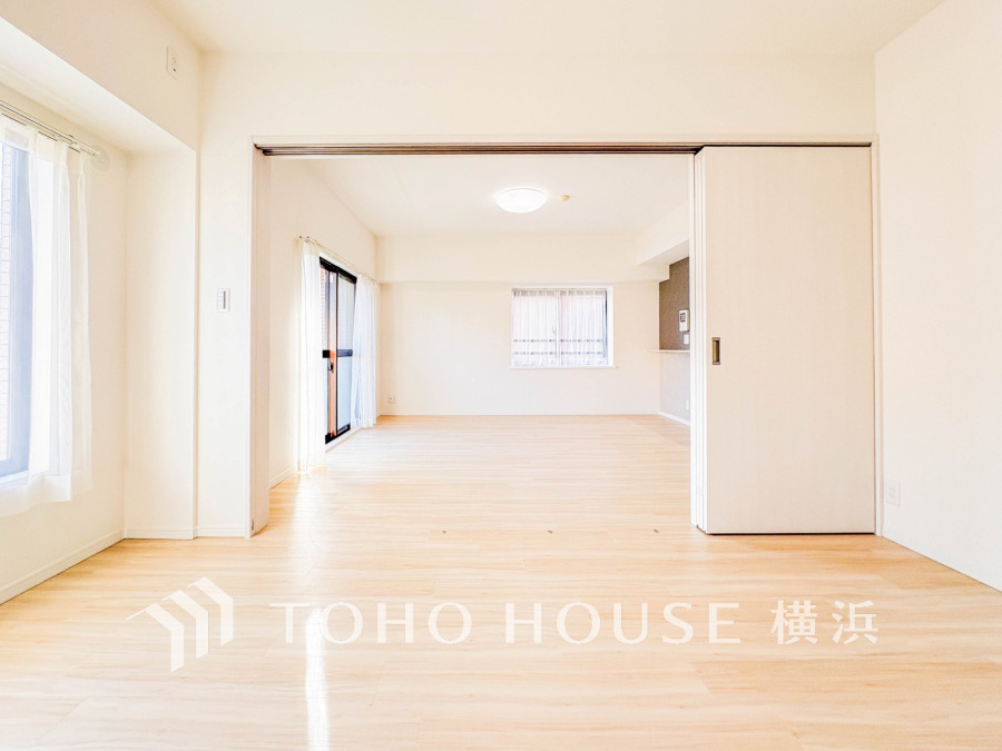 リビングに隣接した洋室は、引き戸を開け放してLDK空間を共有しながら開放的に使うこともできます。
