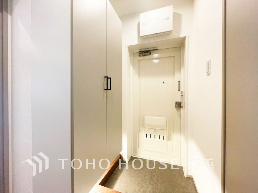 清潔感溢れる玄関がお出迎えする本邸宅の物語は、ここから始まる日常を期待させます。この場所には「希望」と「優越」で包み込んでくれる「特別」な空間があります。