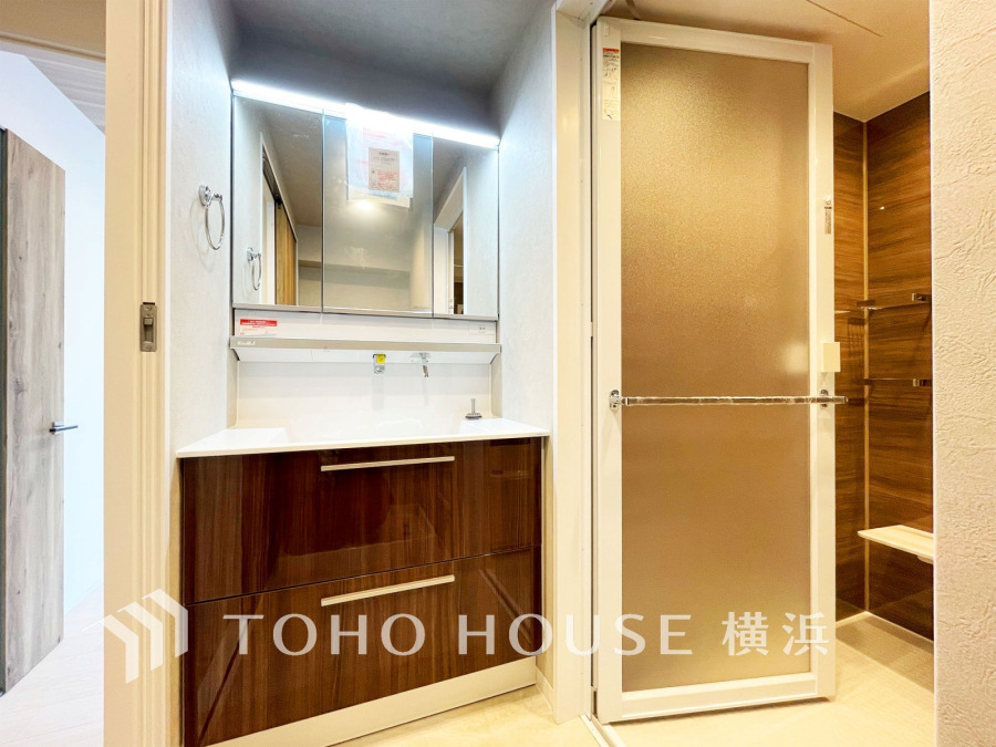 一日の始まりと終わりを心地よく演出してくれる、多彩な機能が備えられたパウダールーム。心地よいリフレッシュ空間です。