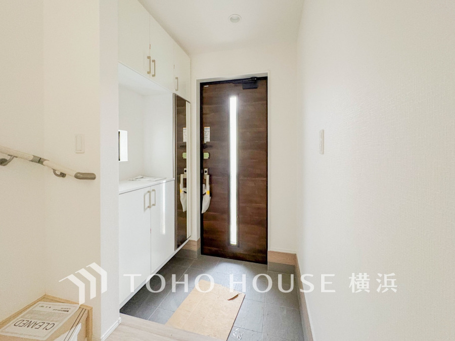 居住者の帰り、訪れる方を優しく迎え、やすらぎに満ちた生活空間を予感させる。健やかな暮らしを楽しめそう。