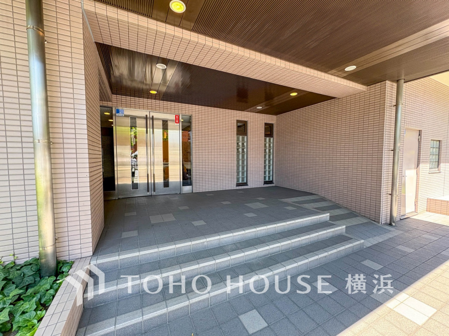 上質感漂うエントランス。めまぐるしく過ぎ行く日々の中でゆったりとした休息と癒しを提供してくれる居住者のプライベート空間があります。
