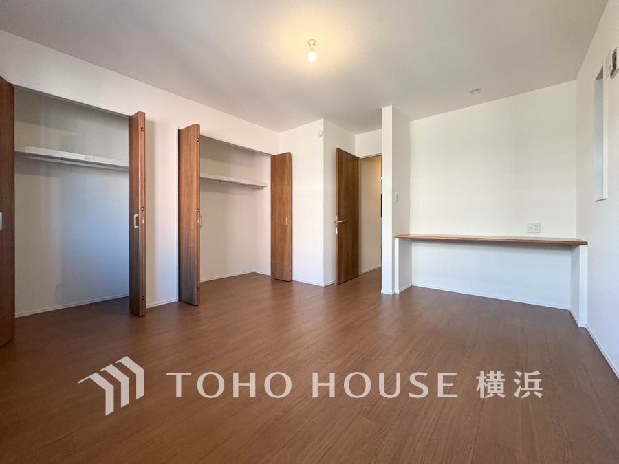 採光もアクセントの一つとして。プライベートルームにはやさしい光が射し込んでいて、この明るい好みの空間で読書をしたり、音楽を聞いたりと一人の時間も充実したものにできます。