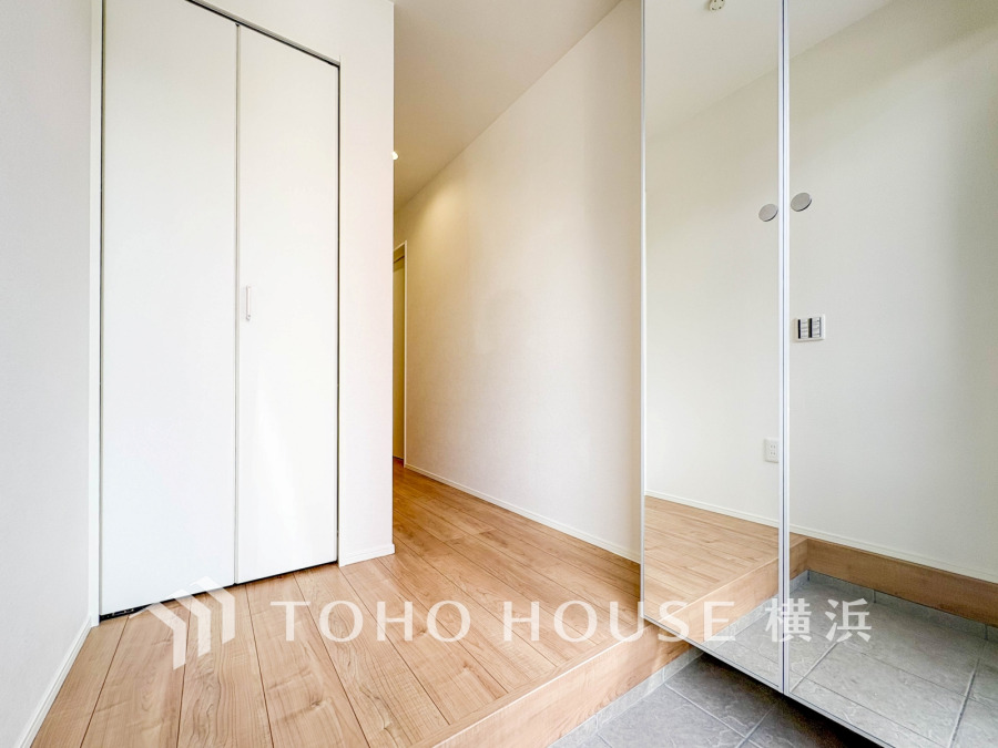 居住者の帰り、訪れる方を優しく迎え、やすらぎに満ちた生活空間を予感させる。健やかな暮らしを楽しめそう。