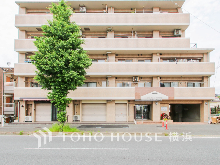 爽やかな青空の下に贅沢なほどに降り注ぐ陽光、豊かな居住性と、クオリティが見事に調和した住空間は、住まうことの喜びを感じさせてくれます。