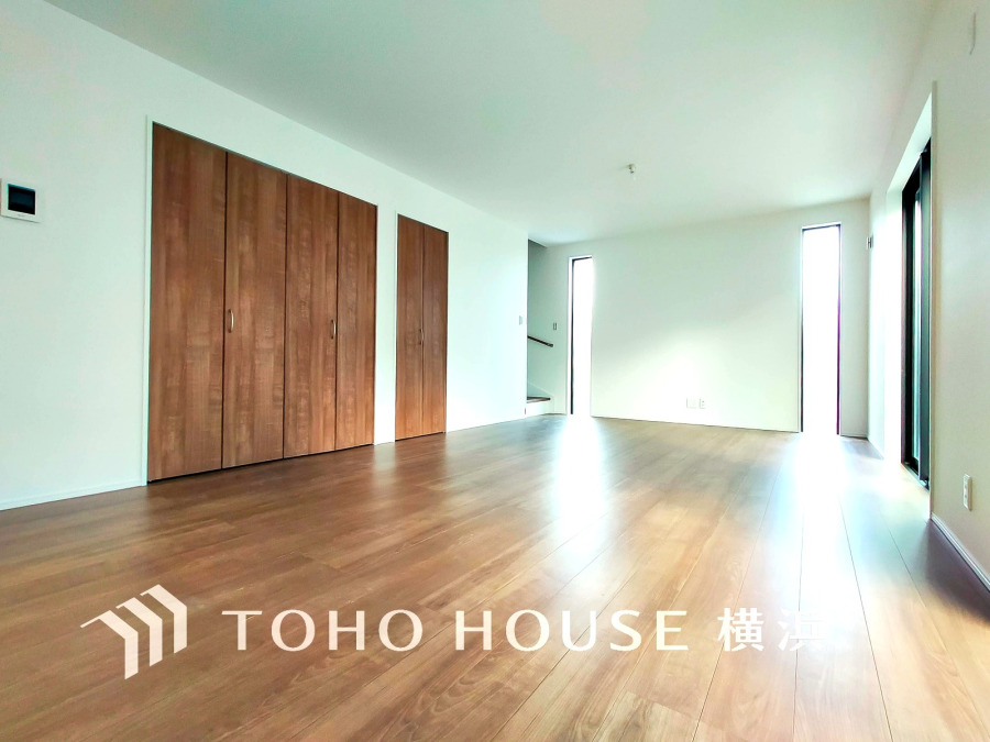 光と風があふれる開放的なリビングダイニングには自然と家族みんなが集まってきます。明るく穏やかな空気の中で飲んだり、食べたり、笑ったり。