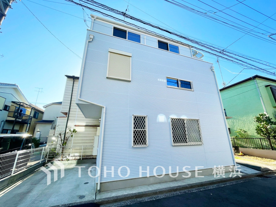 ゆとりあるゆう空間を確保した都市型3階建て住宅。カースペース１台分付きです。