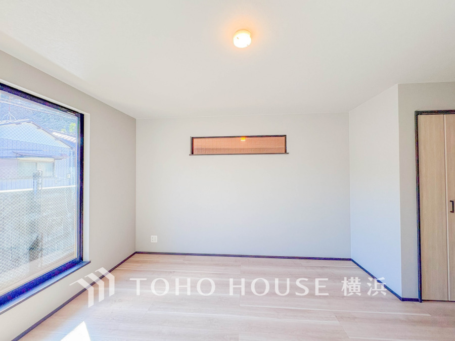 光と風が溢れる開放的なリビングダイニングには自然と家族みんなが集まってきます。明るく穏やかな空気の中で飲んだり、食べたり、笑ったり。