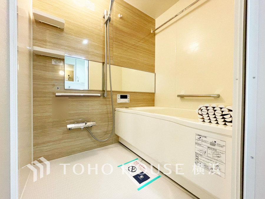 1日の疲れを取り心身を癒すことができる住まいの中のリラクゼーション空間、バスルーム。心からゆったりと寛いでいただけるよう、柔らかな色合いで仕上げています。