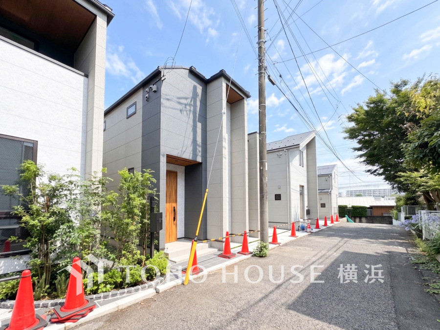 爽やかな青空の下に贅沢なほどに降り注ぐ陽光、豊かな居住性と、クオリティが見事に調和した住空間は、住まうことの喜びを感じさせてくれます。