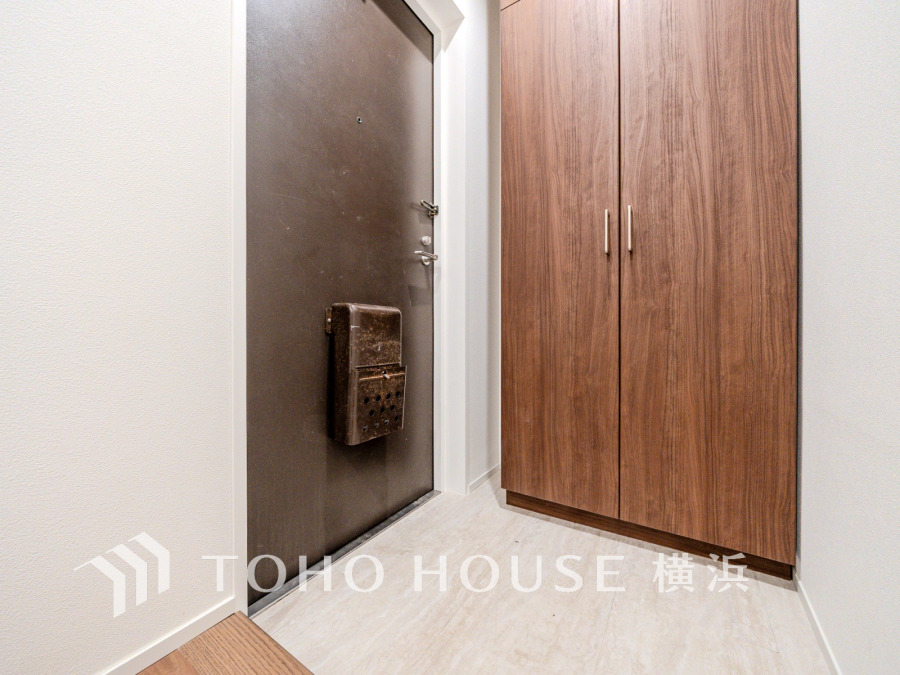 清潔感溢れる玄関がお出迎えする本邸宅の物語は、ここから始まる日常を期待させます。この場所には「希望」と「優越」で包み込んでくれる「特別」な空間があります。