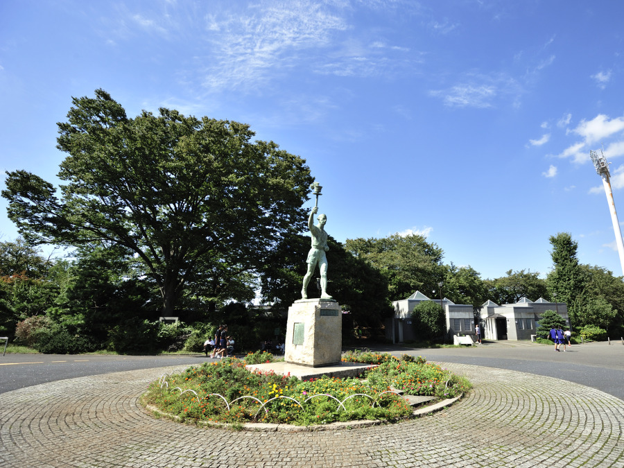 三ツ沢公園　約1000ｍ