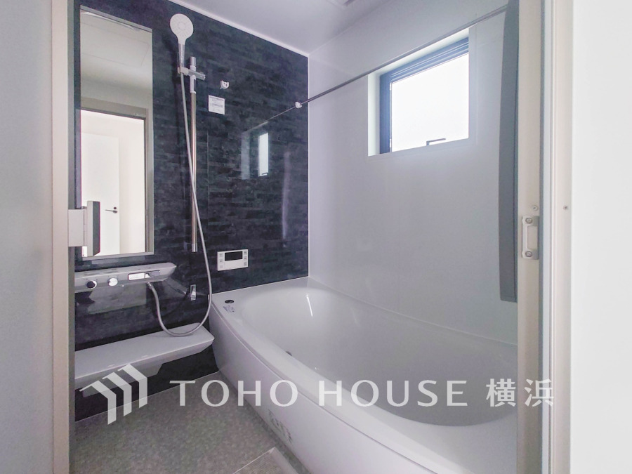 掃除のしやすさ・収納の便利さなど、おふろを使う人、お手入れする人、みんなにとっての「しあわせ性能」を追求したバスルームを採用いたしました。