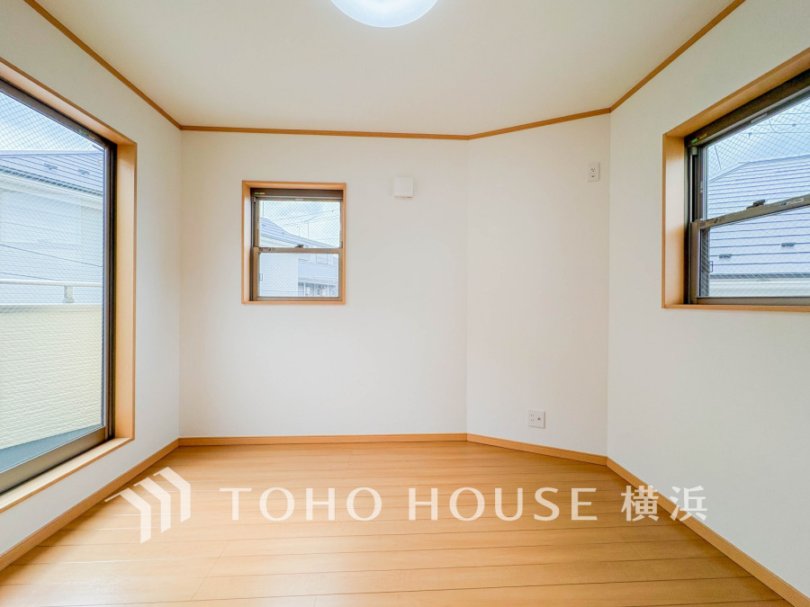 家族一人ひとりの大切なプライベート空間。趣味・感性で個性的に飾って頂けるようシンプルに仕上げてあります。自分時間を充実させながら心豊かなひとときを過ごすための大切な空間。