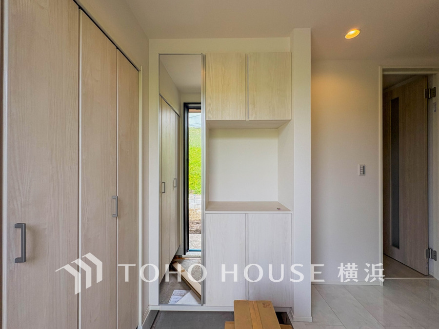 居住者の帰り、訪れる方を優しく迎え、やすらぎに満ちた生活空間を予感させる。健やかな暮らしを楽しめそう。