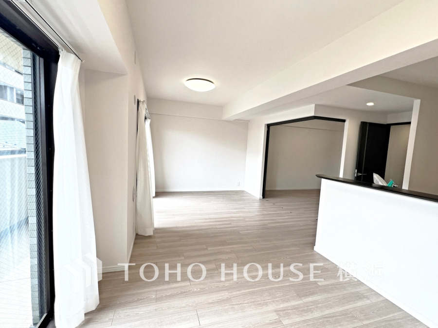 太陽の恵みを受けた明るい空間。吹きぬける風を感じながら爽やかで風通しの良い暮らしが叶います。
