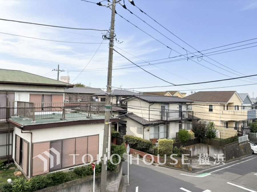 開放感があり、遮るものもなく気持ちのいい景色が広がります。お部屋にも爽やかな風と暖かく柔らかな日差しが差し込み、毎日の暮らしを豊かに彩ります。