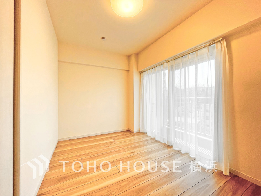 1日の疲れを癒し、心地よく寛げるようゆったりとした広さを確保しています。プライベートタイムをより優雅に穏やかに…。落ち着いた雰囲気を紡ぎます。