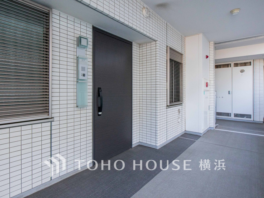 清潔感溢れる玄関がお出迎えする本邸宅の物語は、ここから始まる日常を期待させます。この場所には「希望」と「優越」で包み込んでくれる「特別」な空間があります。