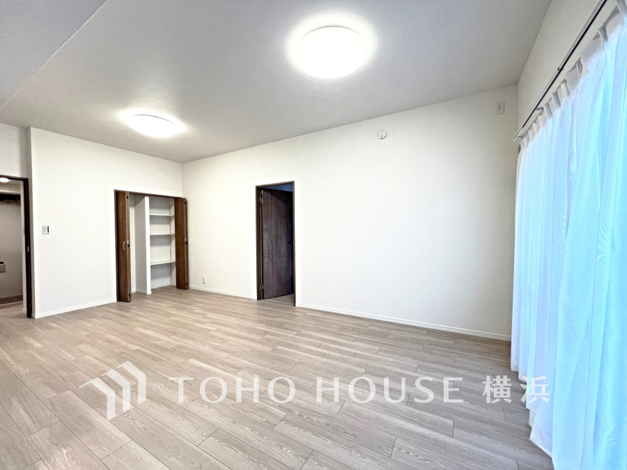 和やかで洗練された空間の演出。寛ぎとコミュニケーションを育む居心地のよい場所。