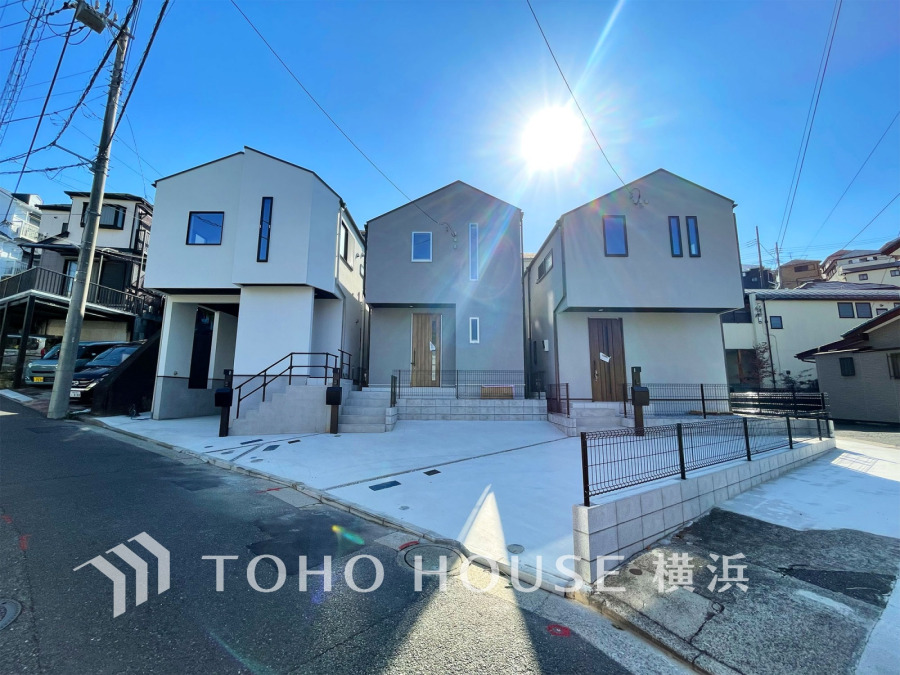 陽射しを受けて輝く時間、街灯に照らし出される夕暮れ時。様々なシーンで違った魅力的な表情を見せてくれます。住まう方のプライドを満たすクオリティを備えています。