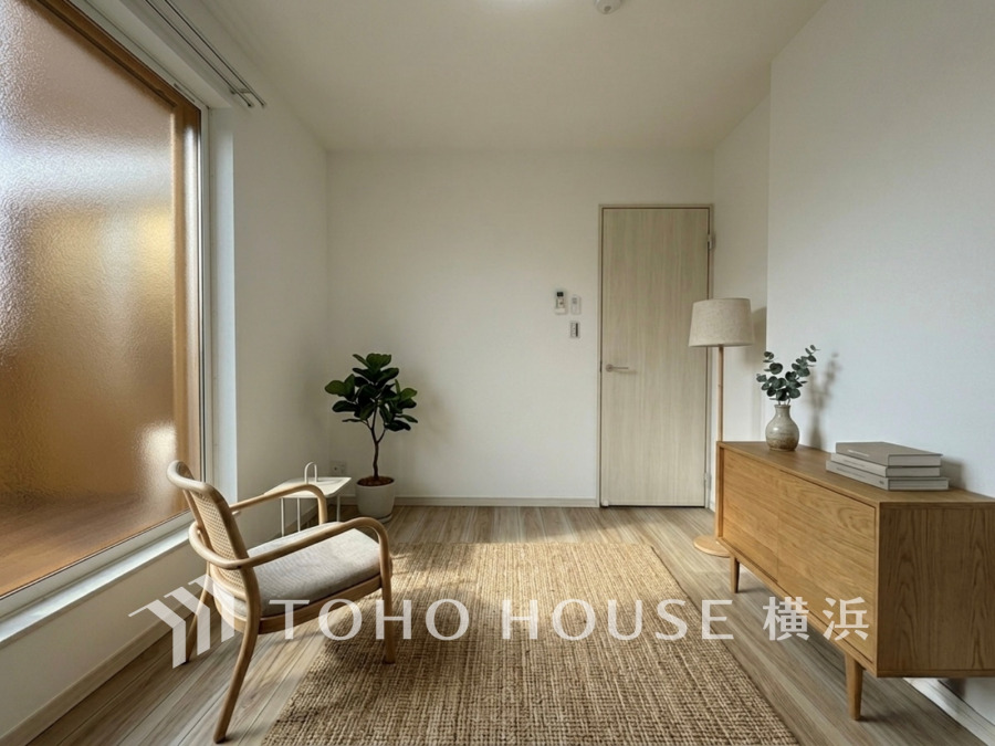 穏やかな風と陽光を導き、プライバシーに配慮された設計プランを採用し、居住性を一段と心地よいものにしています。（※生成AIによるイメージです。家具・小物は販売価格に含まれません）