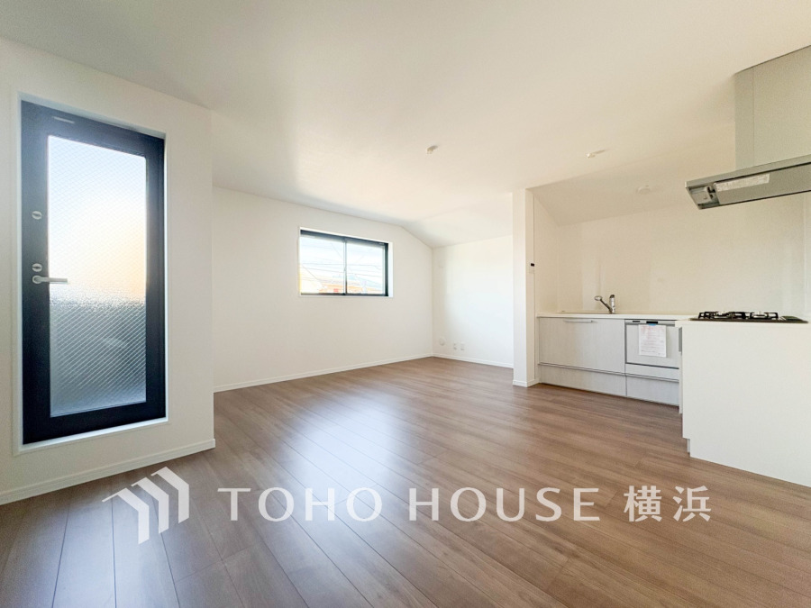 太陽の恵みを受けた明るい空間。吹きぬける風を感じながら爽やかで風通しの良い暮らしが叶います。
