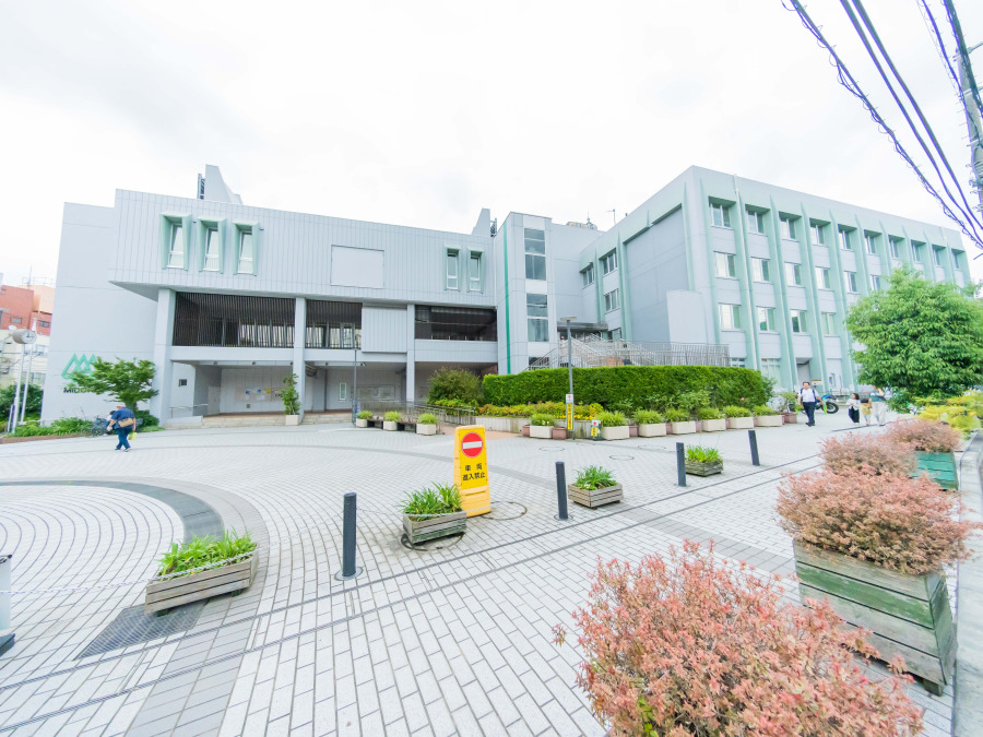 横浜市緑区役所　約1,100ｍ