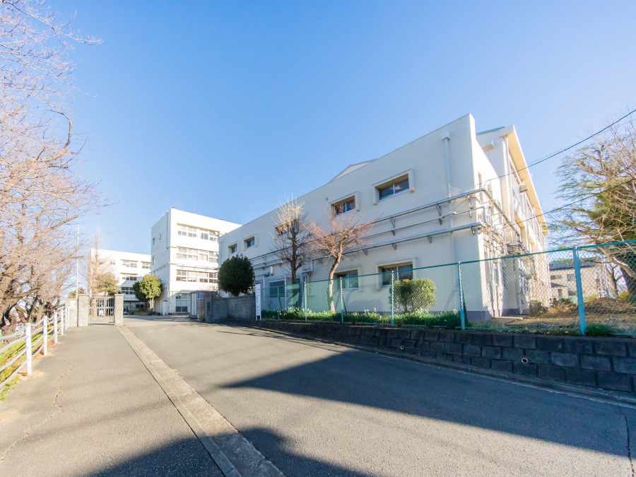 横浜市立城郷中学校　約1000ｍ