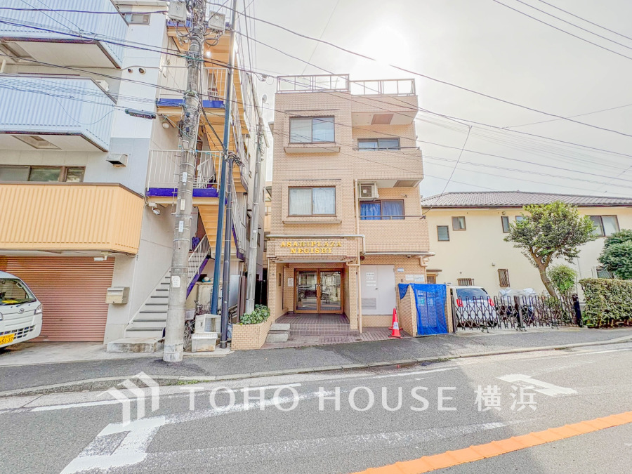 表現された空間は豊かな光と風を纏い、暮らしの時間を豊かにしてくれます。デザインされた空間と競い合うかのような充実した建物設備も家族の時間を彩ってくれることでしょう。