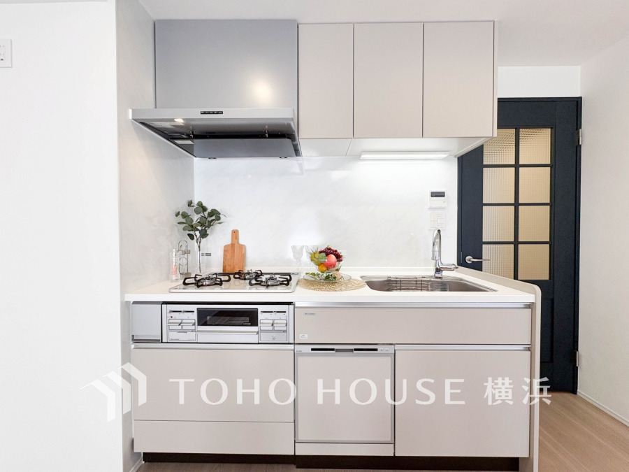 誰もが使いやすいデザインにこだわったキッチン。プライベートスペースを彩るインテリアとしての美と、快適な日常を支える機能性と強さがひとつになったキッチンです。