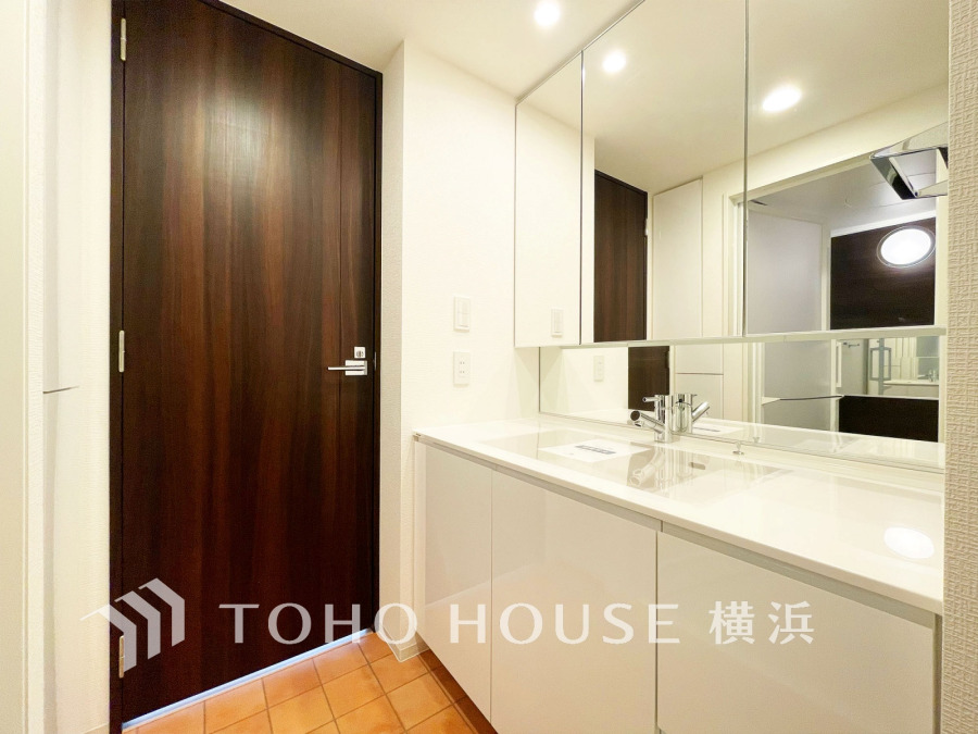 一日の始まりと終わりを心地よく演出してくれる、多彩な機能が備えられたパウダールーム。心地よいリフレッシュ空間です。