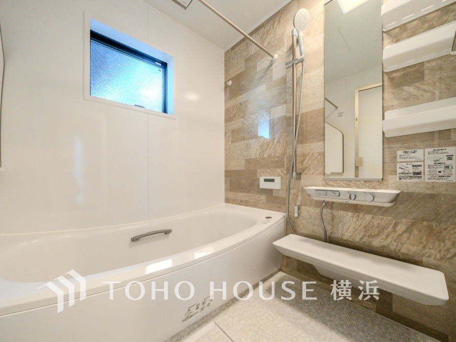 1日の疲れを取り心身を癒すことができる住まいの中のリラクゼーション空間、バスルーム。心からゆったりと寛いでいただけるよう、ゆとりのスペースを確保しています。