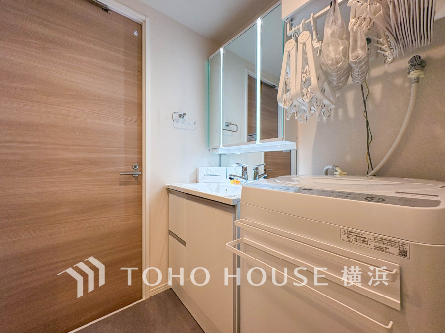 ご家族の1日が始まり、1日の終わりを締めくくる洗面空間。快適に過ごせることはもちろん、気品や優雅さを兼ね備えたパウダールームです。