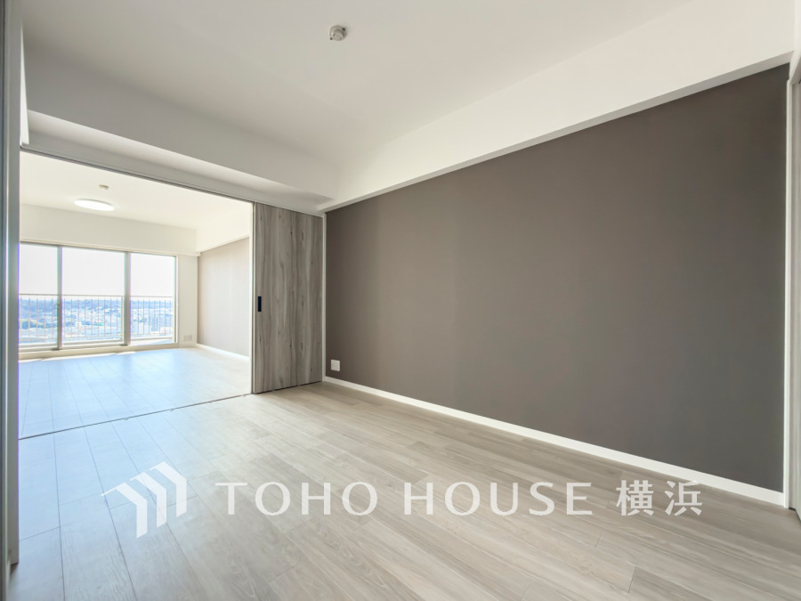 リビングに隣接した洋室は、引き戸を開け放してLDK空間を共有しながら開放的に使うこともできます。
