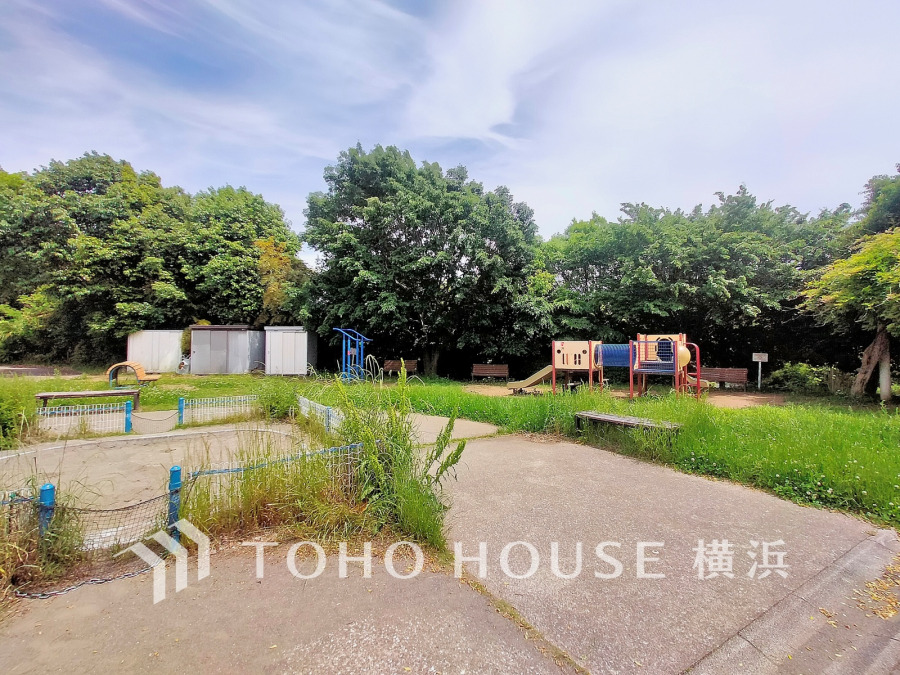 笠間中央公園まで　約350ｍ
