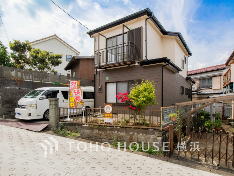 爽やかな青空の下に贅沢なほどに降り注ぐ陽光、豊かな居住性と、クオリティが見事に調和した住空間は、住まうことの喜びを感じさせてくれます。