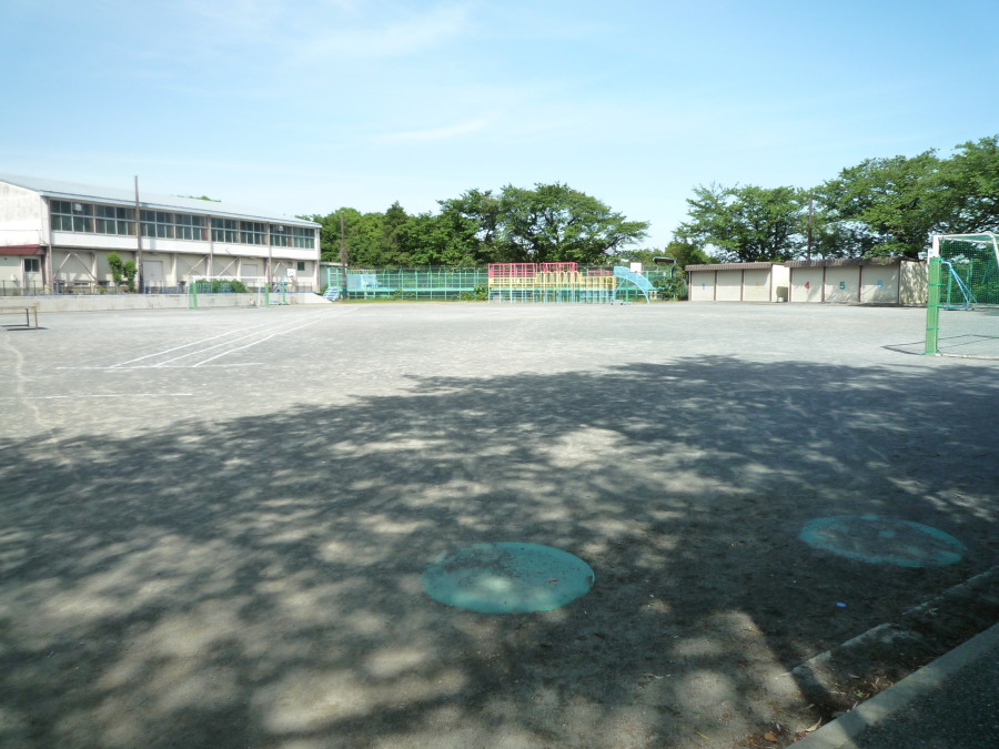 横浜市立川島小学校　約800ｍ