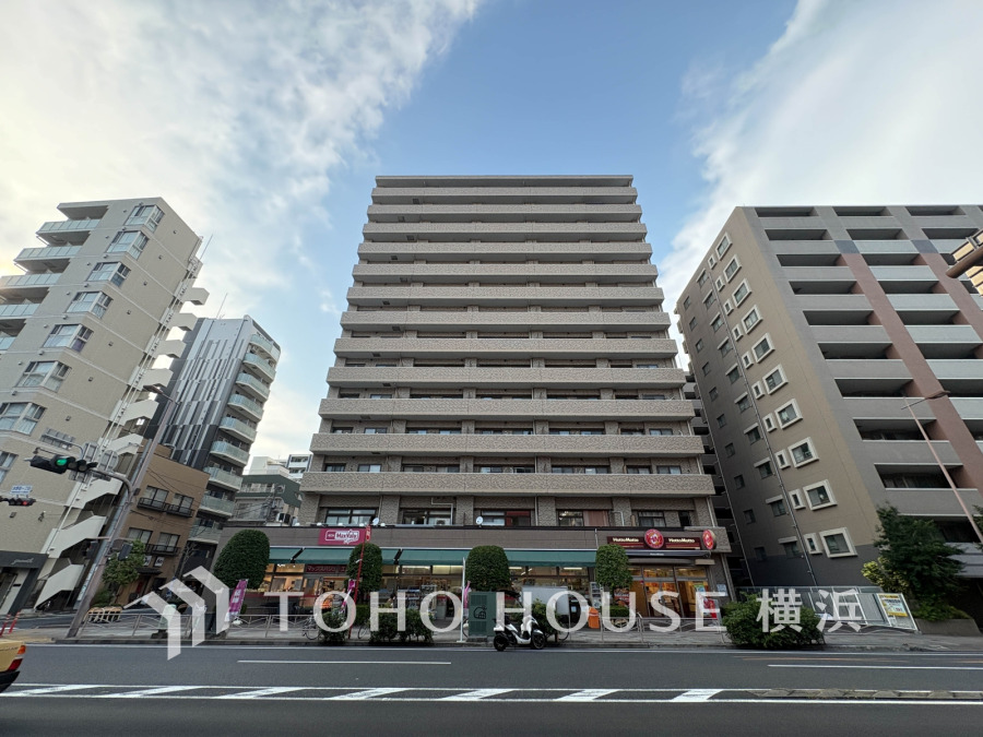 利便性に優れた駅近立地のマンション。1階にはスーパーが入り毎日の暮らしを支えます。