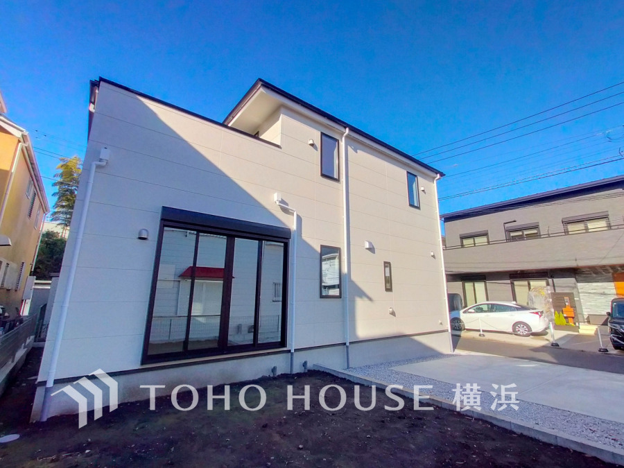 爽やかな青空の下に贅沢なほどに降り注ぐ陽光、豊かな居住性と、クオリティが見事に調和した住空間は、住まうことの喜びを感じさせてくれます。 