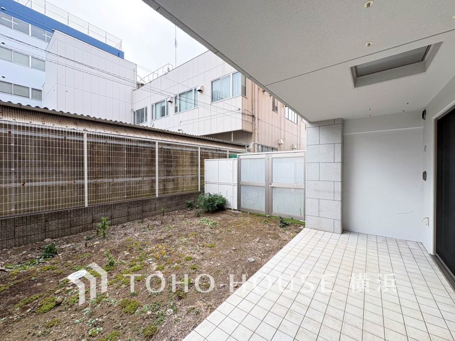 LDKとガーデニングスペースを繋ぐテラスは、「優雅」と「余裕」がテーマ。天気の良い日は午後のティータイムを。休日は、広い空間を使いたくさんの洗濯を一度で綺麗に。