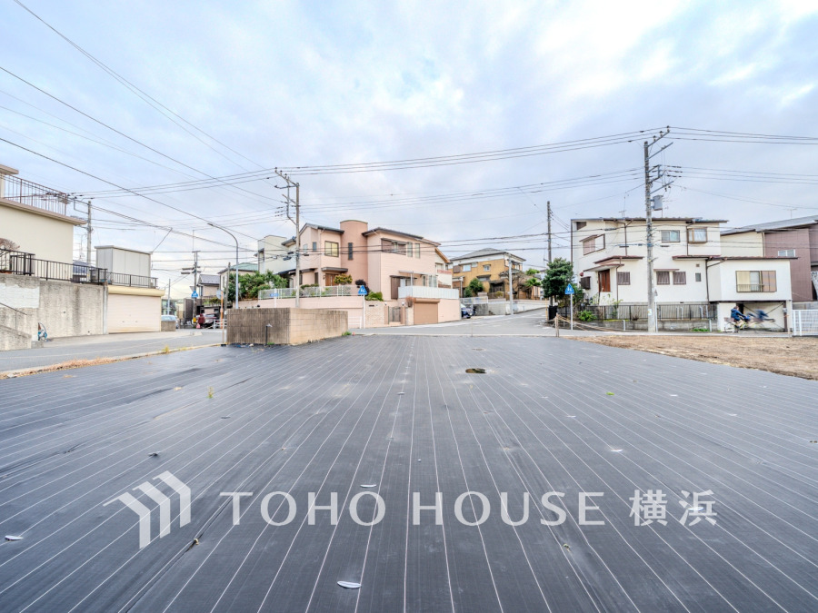 広々とした敷地に陽射しがたっぷりと降り注ぎます。
